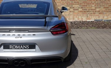 Porsche Cayman GT4 13