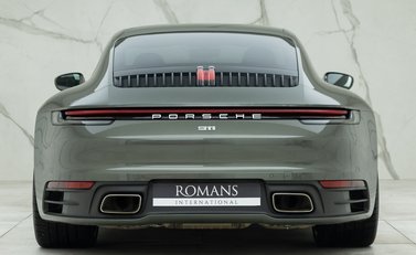 Porsche 911 Carrera (992) 4