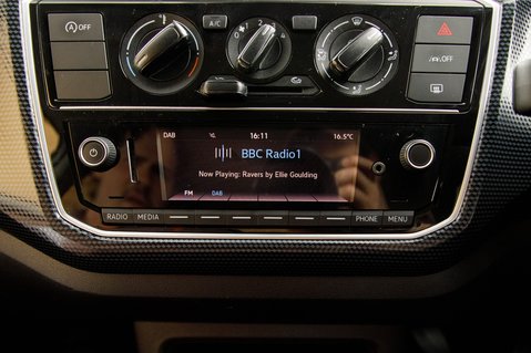 Volkswagen Up BLACK EDITION 16