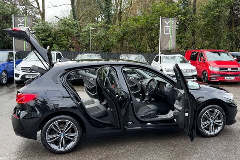 BMW 1 Series 118I SPORT - 1 OWNER -REVERSE CAMERA - PARK ASSISTANT - COMFORT PACKAGE 21