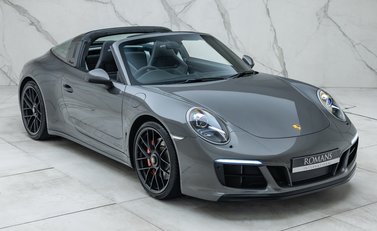 Porsche 911 Targa 4 GTS (991.2) 11