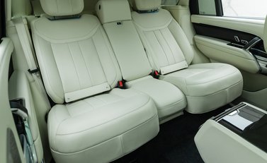 Land Rover Range Rover D350 AUTOBIOGRAPHY LWB 17