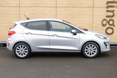 Ford Fiesta TITANIUM 12
