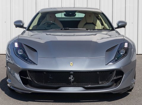 Ferrari 812 Superfast 4