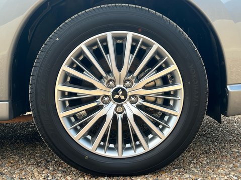 Mitsubishi Outlander PHEV DYNAMIC 4