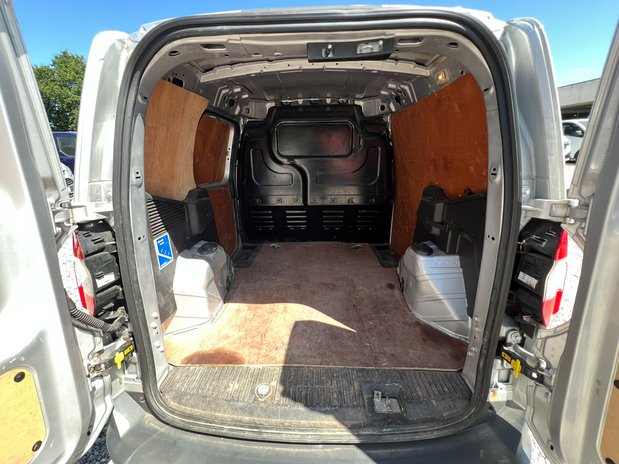 Ford Transit Courier SWB L1H1 Low Roof Limited Air Con Alloys Sensors EURO 6 NO VAT 10