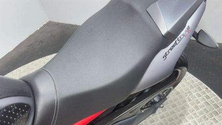 Triumph Street Triple R 2014 ONLY 15K NEW MOT ARROW EXHAUST VERY CLEAN NAKED 46