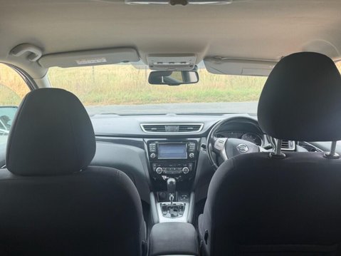 Nissan Qashqai 1.2 DIG-T N-Connecta SUV 5dr Petrol XTRON Euro 6 (s/s) (115 ps) FSH & 2X OR 9