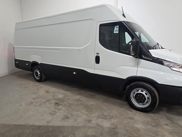 Iveco Daily Daily 35C14 Diesel 2.3 High Roof Business Van 4100L WB Hi-Matic 1