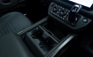 Land Rover Defender 110 OCTA EDITION ONE 29