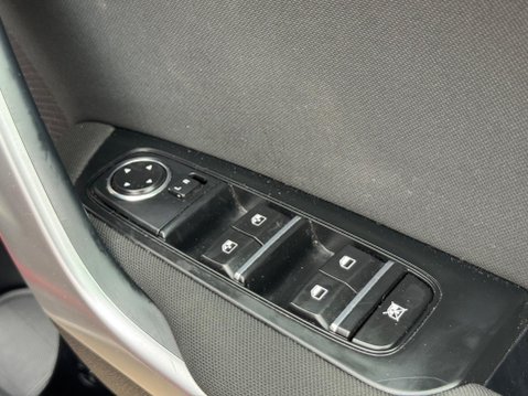 Kia Xceed 1.5 T-GDi 2 Euro 6 (s/s) 5dr 27