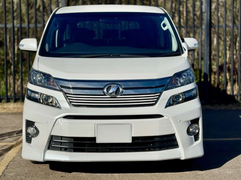 Toyota Vellfire GOLDEN EYES II V6 2