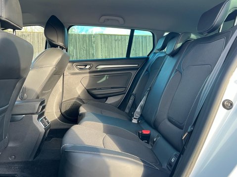 Renault Megane ICONIC E-TECH 22