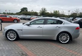 Jaguar XE 2.0 D PORTFOLIO AUTO 10