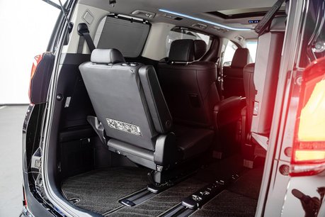 Toyota Alphard 2.5 MPV 2.5 SUV Automatic Petrol 21