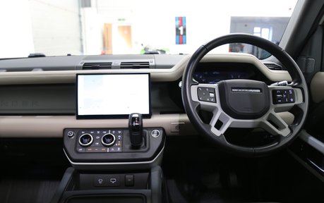 Land Rover Defender D300 X-dynamic HSE - Air Suspension and Electric Tow Bar 24