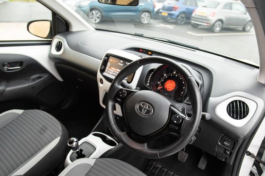 Toyota Aygo VVT-I X-TREND X-SHIFT