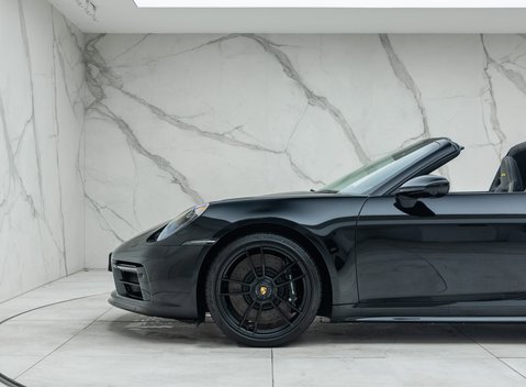 Porsche 911 Targa 4 GTS (992) 40