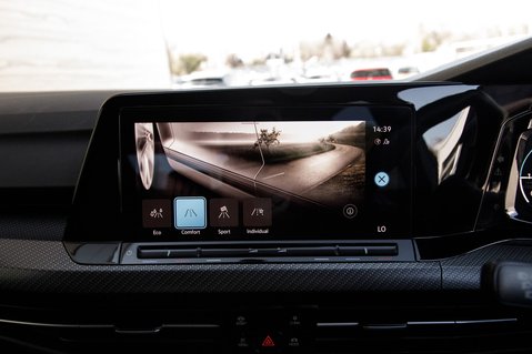 Volkswagen Golf R-LINE TSI 32