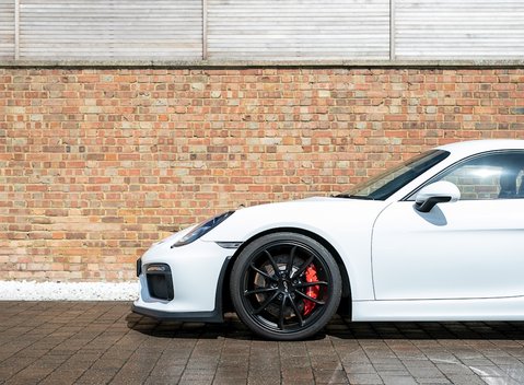 Porsche Cayman GT4 21