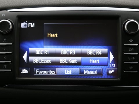 Toyota Yaris 1.5 VVT-i Icon Tech Euro 6 5dr 17