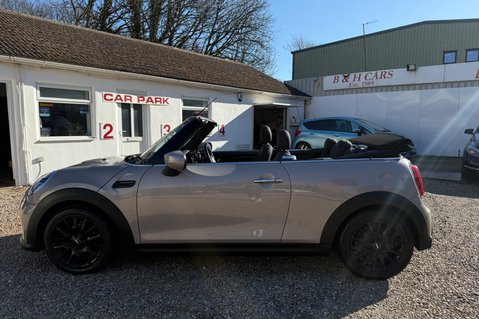 Mini Convertible COOPER…CONVERTIABLE…AUTOMATIC …FULL MINI HISTORY…SAT NAV.. 9