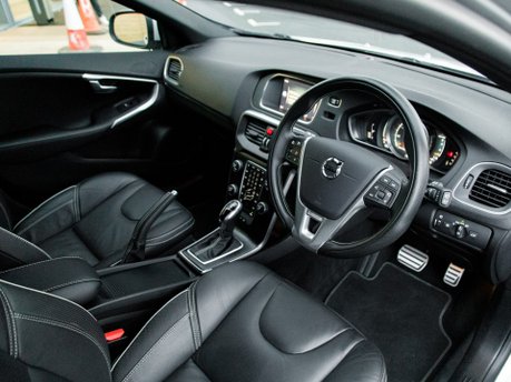 Volvo V40 T2 R-DESIGN EDITION