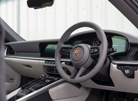 Porsche 911 Carrera (992) 11