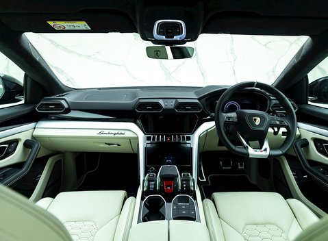 Lamborghini Urus 16