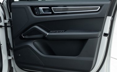 Porsche Cayenne GTS 19