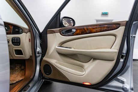 Jaguar XJ 3.0 XJ6 V6 Sovereign Auto 4dr 28