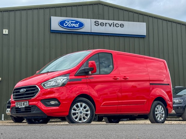Ford Transit Custom SWB L1H1 [SOLD MM] Low Roof Limited 280 Air Con Nav Sensors EURO 6 1