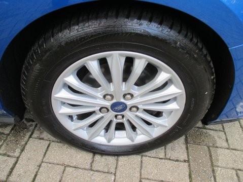 Ford Focus 1.0T EcoBoost Titanium Euro 6 (s/s) 5dr 11