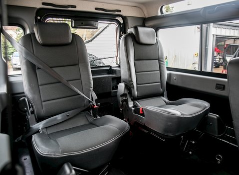 Land Rover Defender 90 XS 13