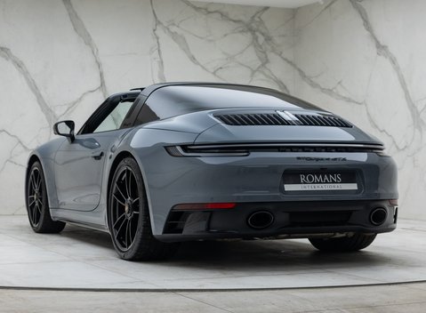 Porsche 911 Targa 4 GTS (992) 13