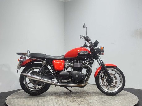 Triumph Bonneville SE 2013 7K NEW MOT INCREDIBLE CONDITION CUSTOM NAKED BIKE 865CC