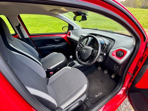 Toyota Aygo VVT-I X-PLAY TSS 15