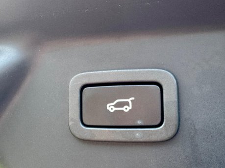 Land Rover Range Rover Velar R-DYNAMIC HSE 18