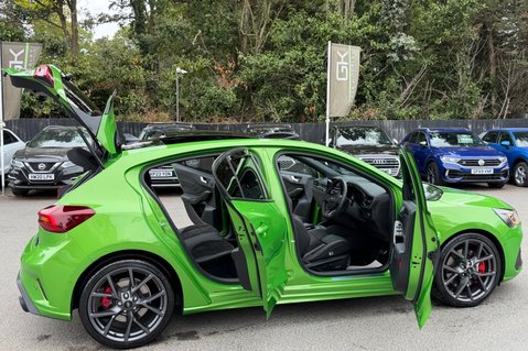 Ford Focus ST -PAN ROOF -PARKING/PERFORMANCE/ASSIST PACKS -HUD -B&O - MEAN GREEN 22