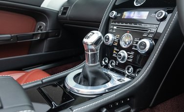 Aston Martin V12 Vantage ROADSTER 27