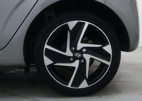 Hyundai i10 1.2 i10 Premium MPI Auto 5dr 17