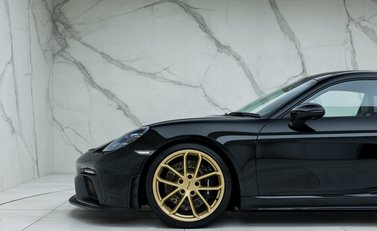 Porsche Cayman GT4 (718) 27