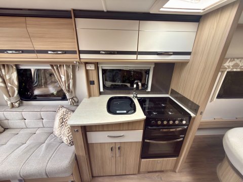 Coachman Pastiche 575 15
