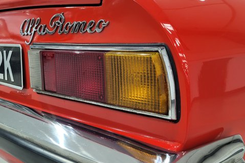 Alfa Romeo Spider 1750 VELOCE 14