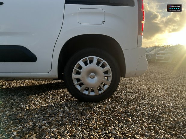 Vauxhall Combo SWB L1H1 Low Roof Sportive 2300 Air Con Sensors EURO 6 NO VAT 23