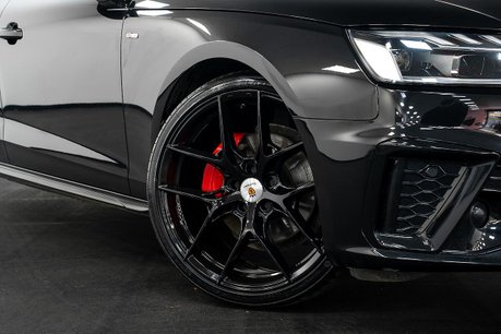 Audi A4 2.0 TFSI 40 Black Edition Estate 5dr Petrol S Tronic Euro 6 (s/s) (204 ps) 5