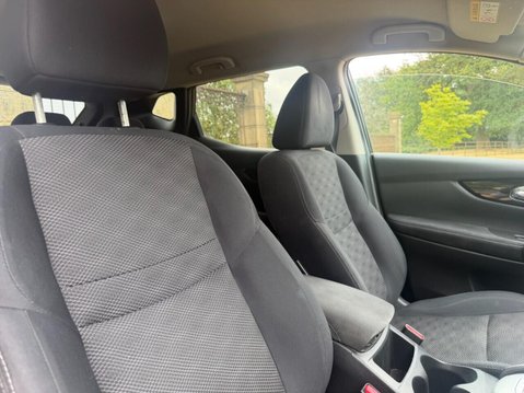 Nissan Qashqai 1.2 DIG-T N-Connecta SUV 5dr Petrol XTRON Euro 6 (s/s) (115 ps) FSH & 2X OR 14