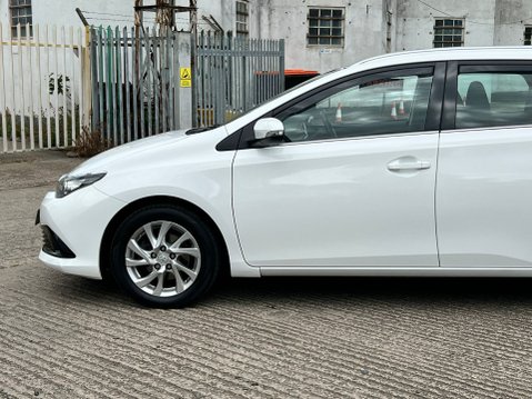 Toyota Auris VVT-I ICON TECH TOURING SPORTS 19