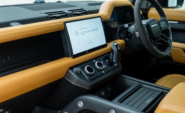 Land Rover Defender 110 V8 P525 16