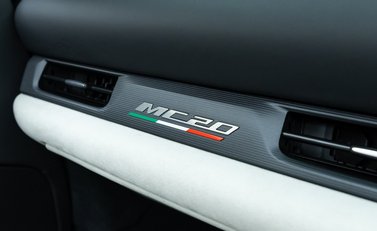 Maserati MC20 Cielo 35